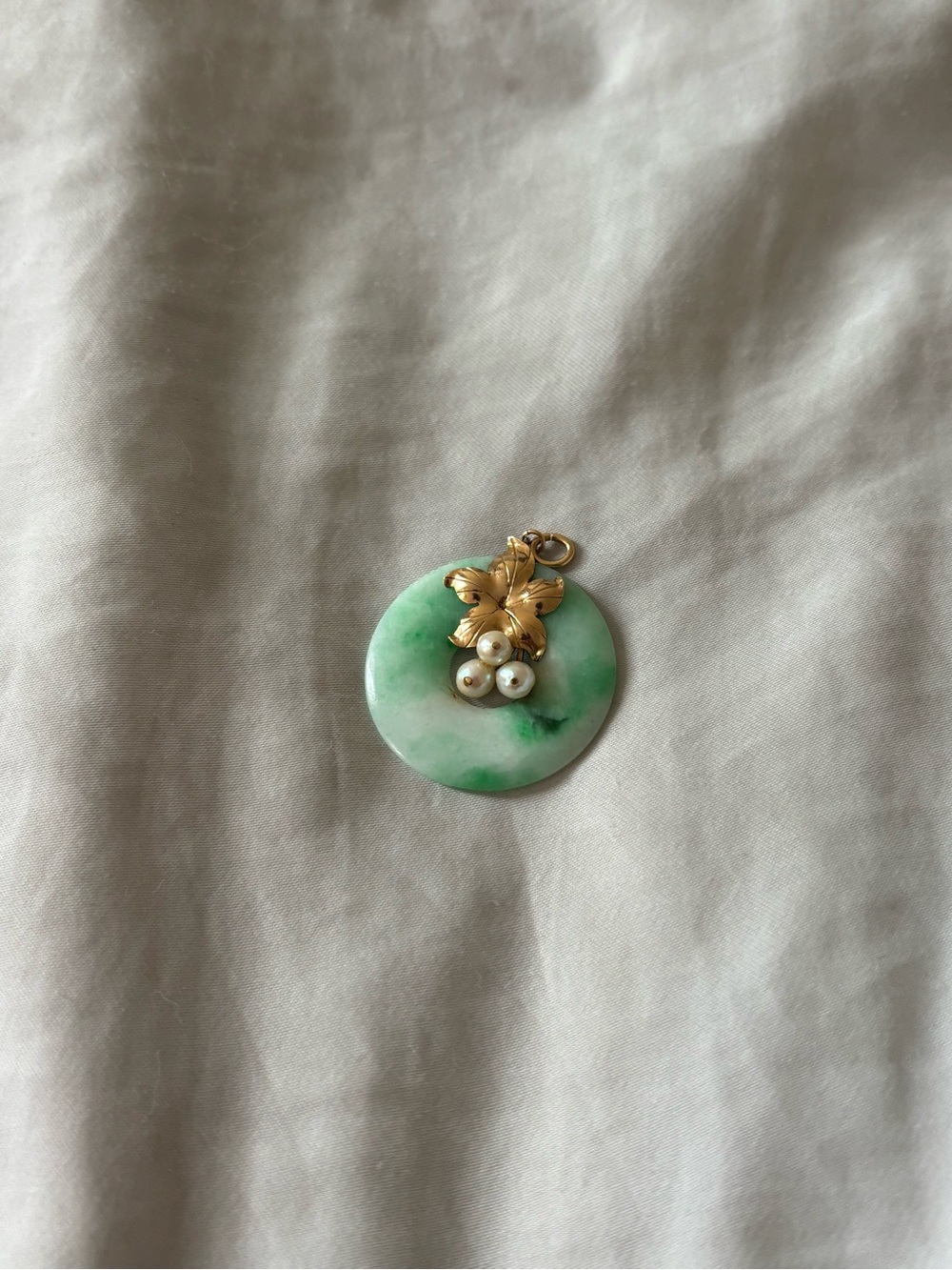 Vintage Jade Pendant necklace with Pearl and flower detailing